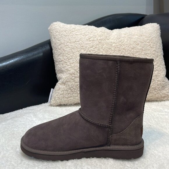 UGG Unisex Kids Classic Short Boots - Picture 11 of 13